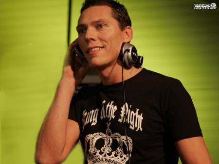 c DJ tiesto mfarwahe